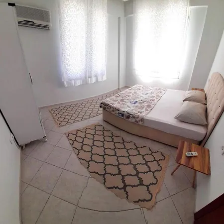 Fethiye Merkezde Ferah Ve Balkonlu 2+1 Daire * Фетхие