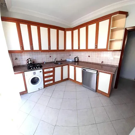 Fethiye Merkezde Ferah Ve Balkonlu 2+1 Daire Апартаменты Фетхие