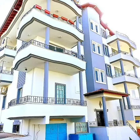 Fethiye Merkezde Ferah Ve Balkonlu 2+1 Daire * Фетхие