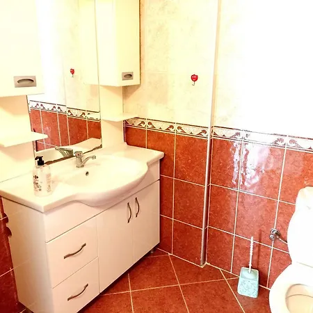 Fethiye Merkezde Ferah Ve Balkonlu 2+1 Daire Апартаменты Фетхие