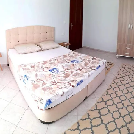 Fethiye Merkezde Ferah Ve Balkonlu 2+1 Daire * Фетхие