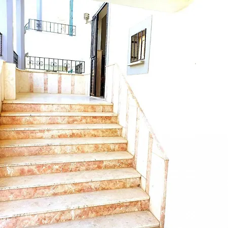 Fethiye Merkezde Ferah Ve Balkonlu 2+1 Daire Апартаменты *